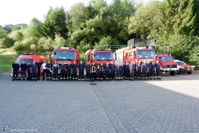 Gruppenbild mit Fahrzeugen aus dem HSK